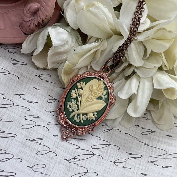 ROSE GOLD Green Lily of the Valley Cameo Summer Pendant Necklace Charm Wedding - Picture 4 of 12